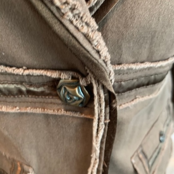 Taheri Beautifully Detailed Utility Jacket - Picture 13 of 16